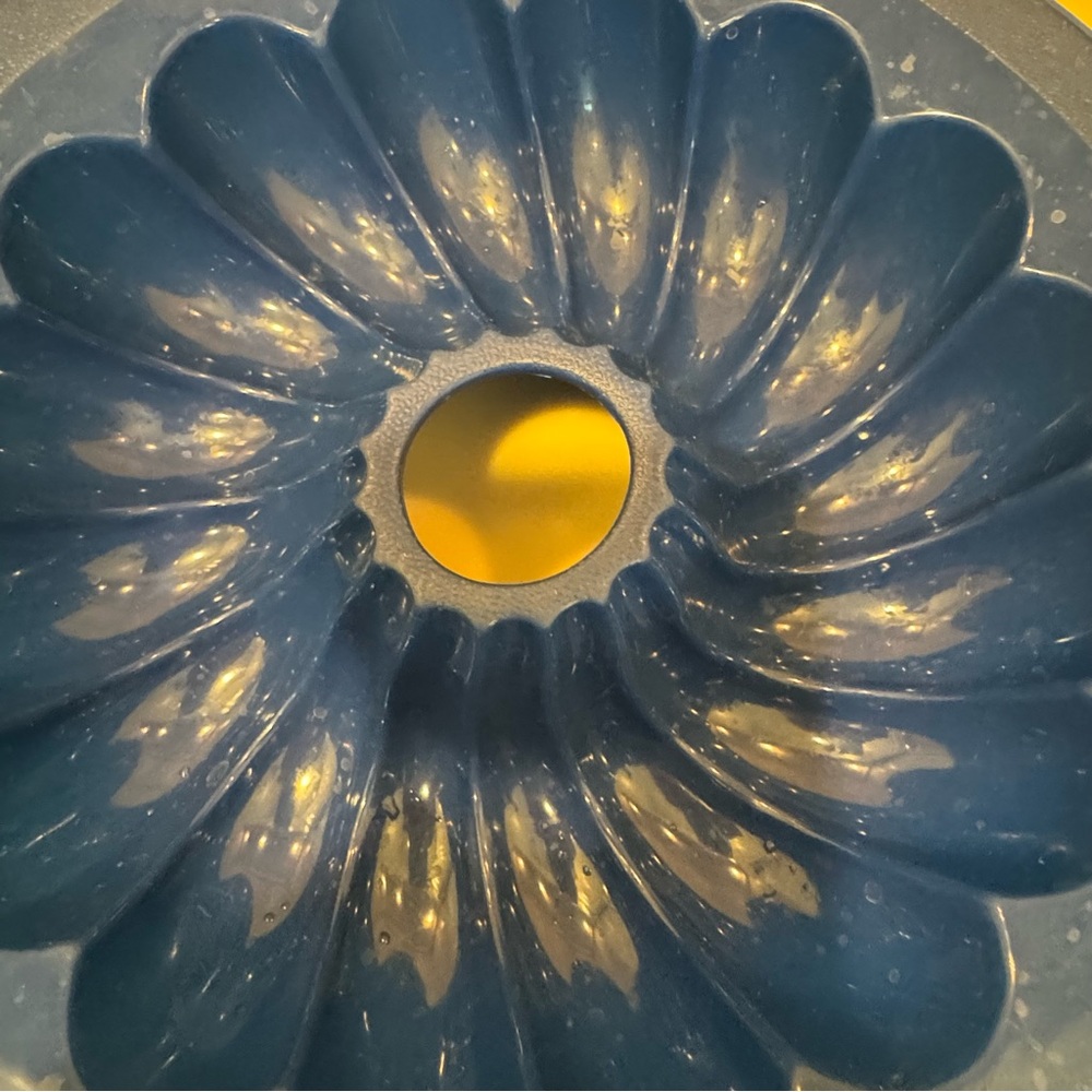 Smartware Bakeware Set Of Two Blue Silicone Bundt Cake Pans - Picture 7 of 9